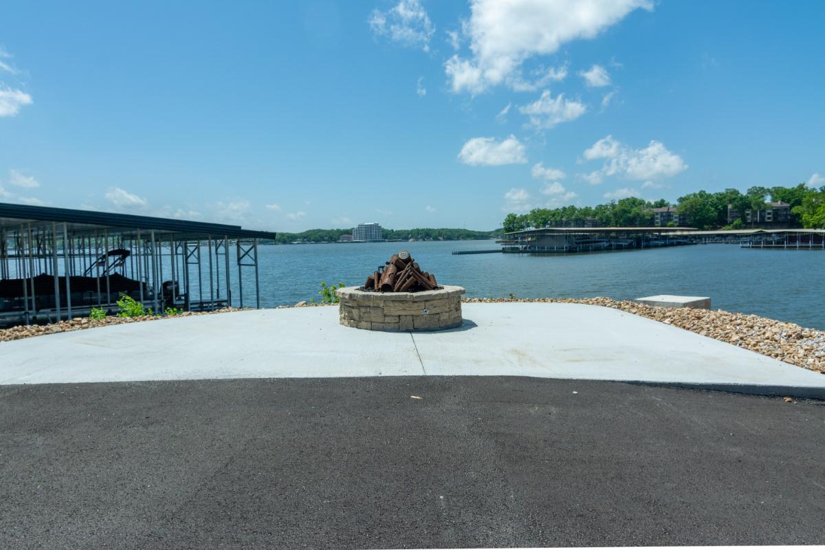 LAKESIDE FIREPIT